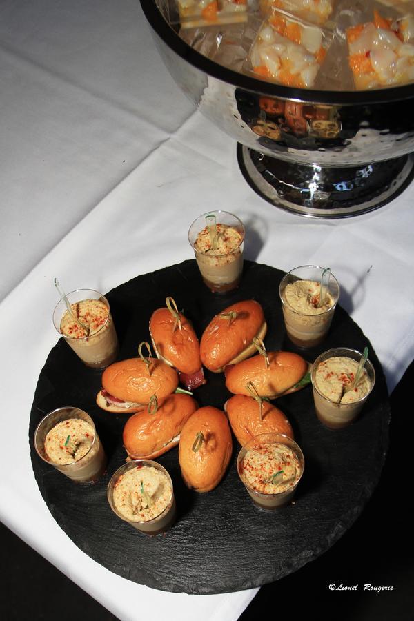 Le Safari Hotel Restaurant Carpentras Kültér fotó