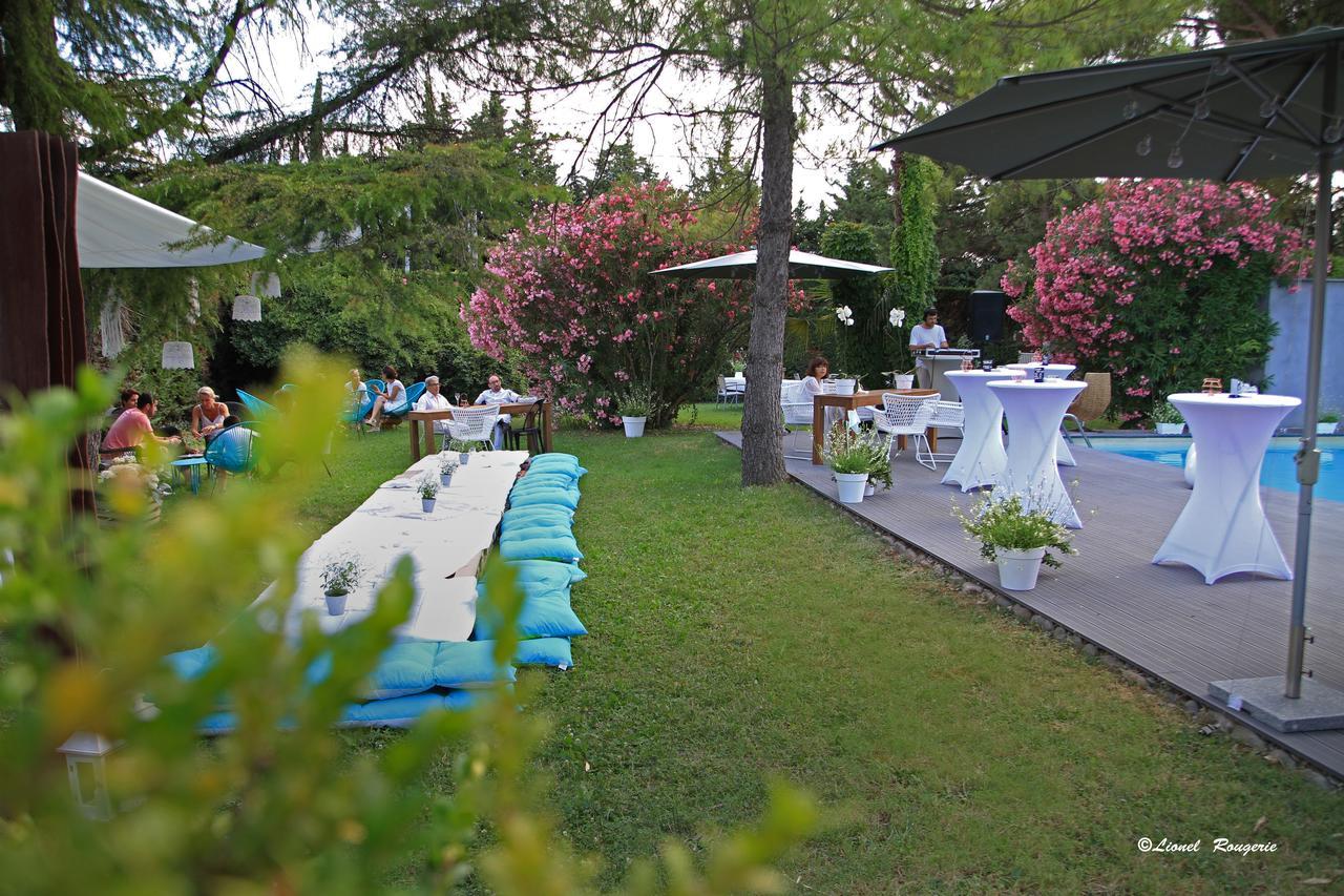 Le Safari Hotel Restaurant Carpentras Kültér fotó